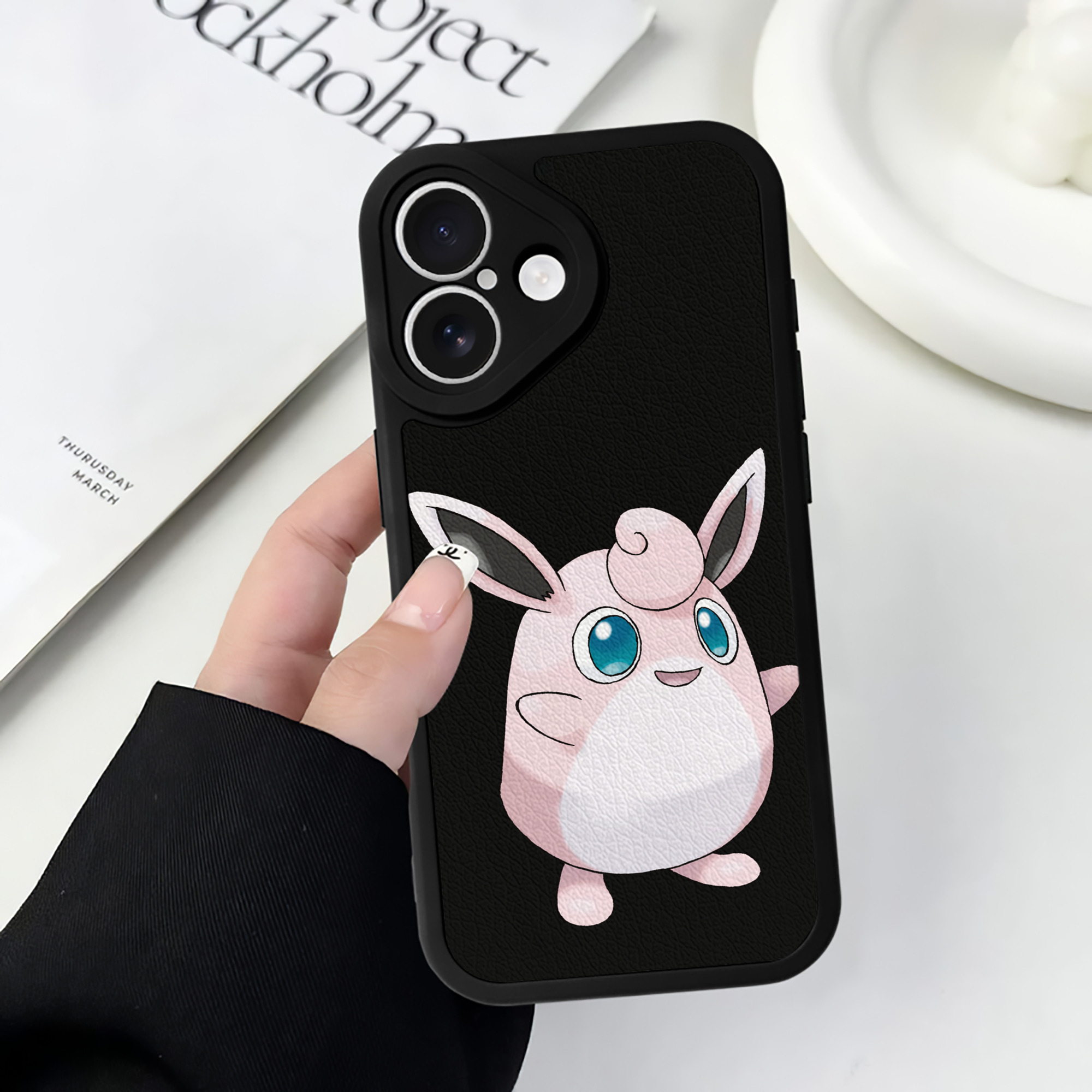 （画像用） ポケットモンスター Pokémon 【iPhone 16シリーズ対応】シリコンスマホケース（レザー調） 材質：シリコン